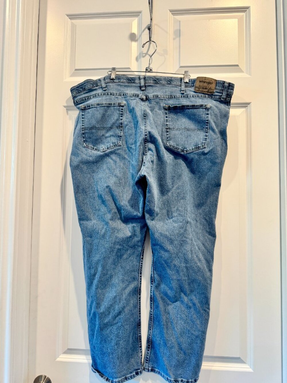 Wrangler Authentics Men’s Comfort Flex Waist Relaxed Fit Jeans 46x30 Light Blue - Picture 4 of 7